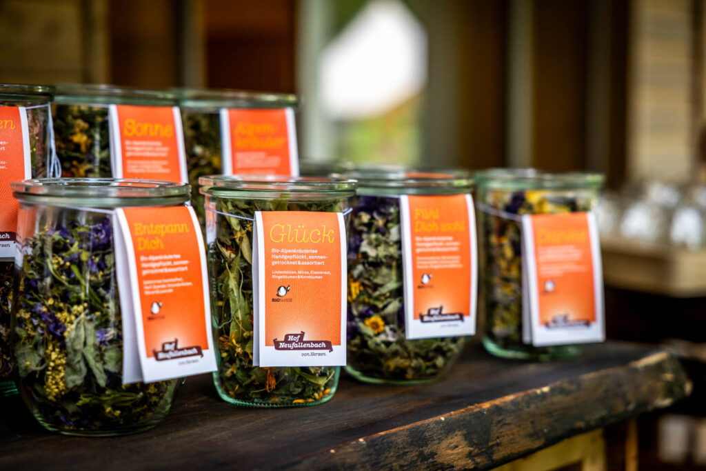 kraeuterfestival-2025-bio-alpenkraeuter-teemischungen